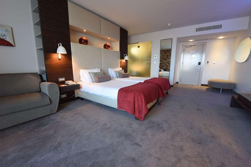 Absolute Hotel Limerick Junction Szoba fotó